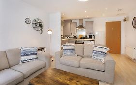 1 Liber House With Free Onsite Parking